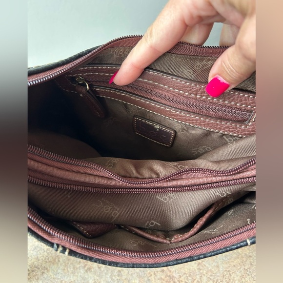 b.o.c. Vegan pebbled like leather shoulder purse in black and brown like new - Picture 11 of 13